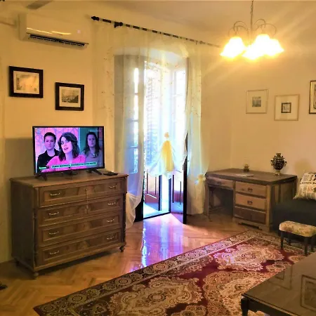 Noemi Apartment