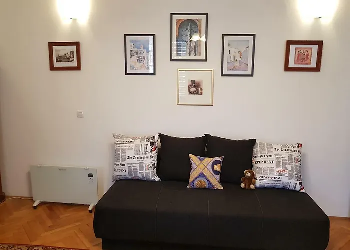 Noemi 아파트 풀라